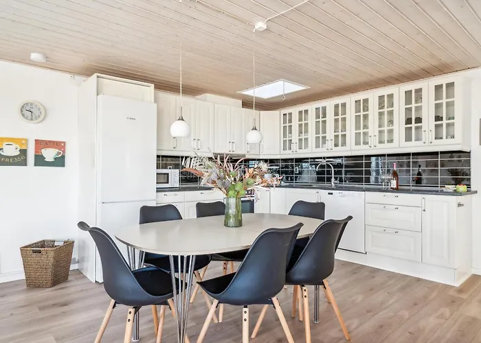 Semesterbostad In With 3 Bedrooms And Internet